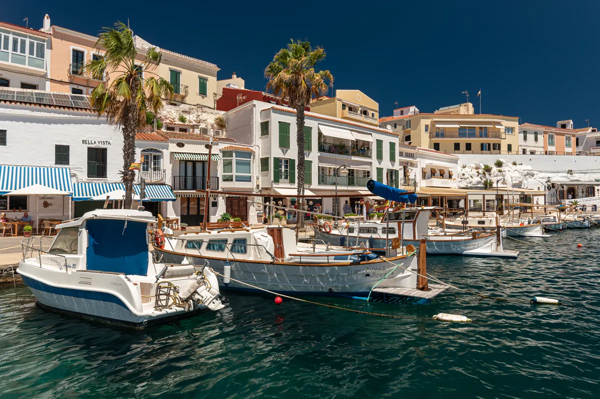 Es Castell: Cales Fonts